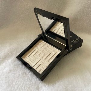 Supreme Glow highlighter